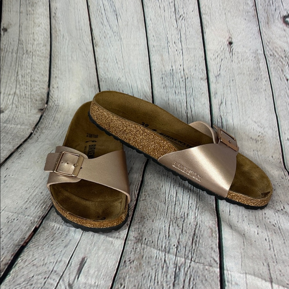 Birkenstock Women’s Metallic Rose Sandals size 39